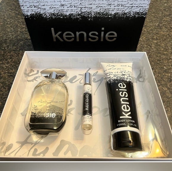 Kensie Makeup Nwt Kensie 3 Pc Full Size Perfume Set For Her